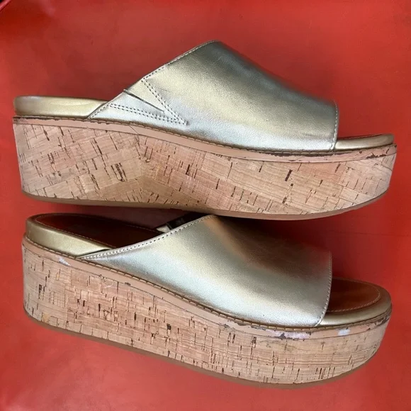 EUC Fitflop gold platform sandals - Picture 4 of 7